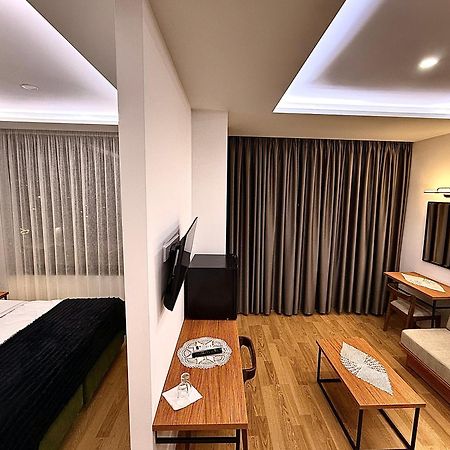 Hotel Republika Berat Exteriör bild