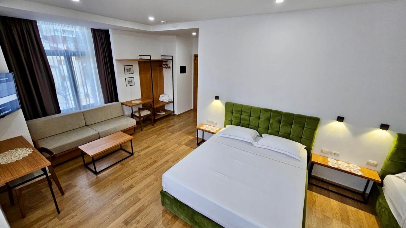 Hotel Republika Berat Exteriör bild