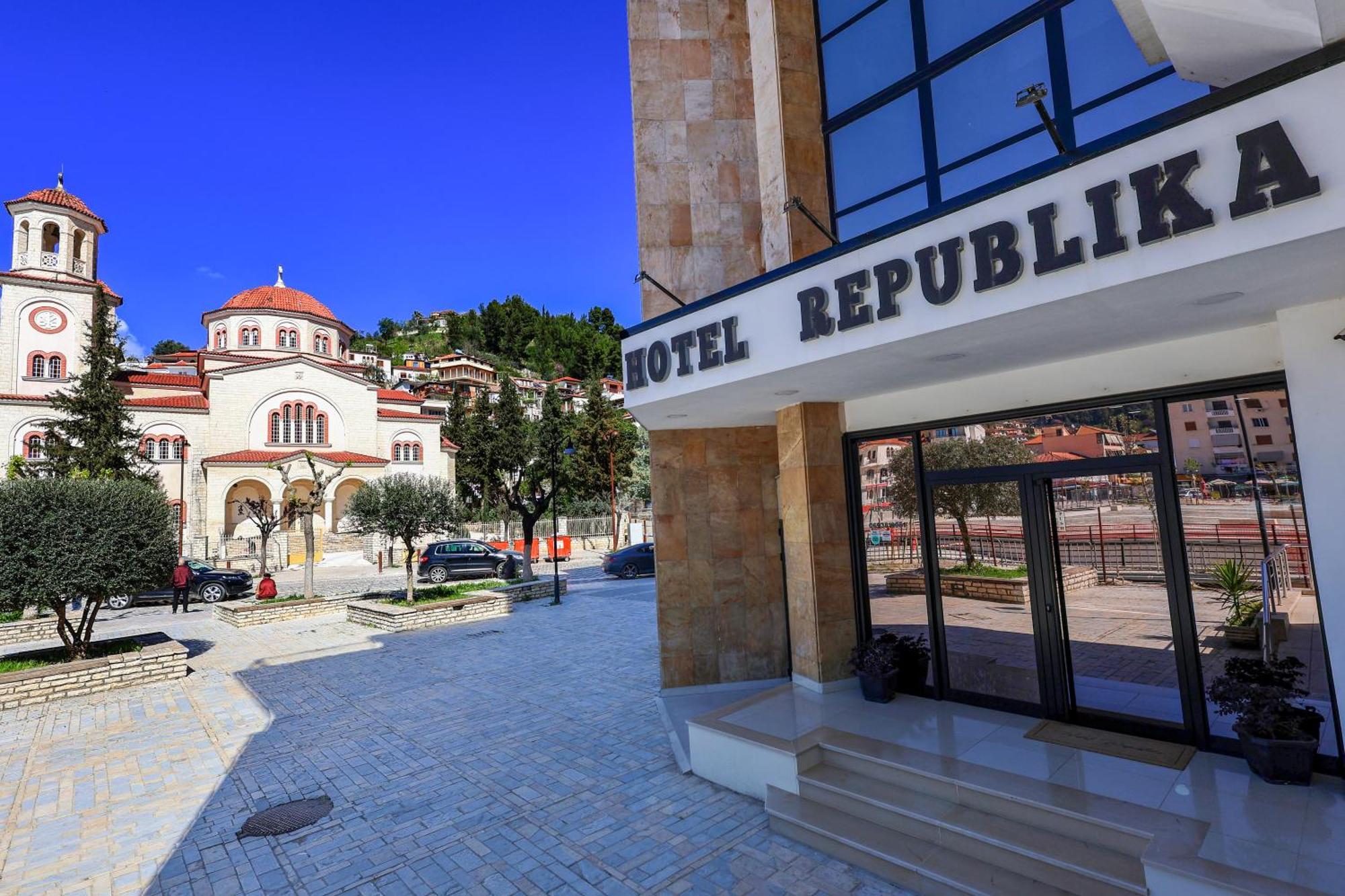 Hotel Republika Berat Exteriör bild