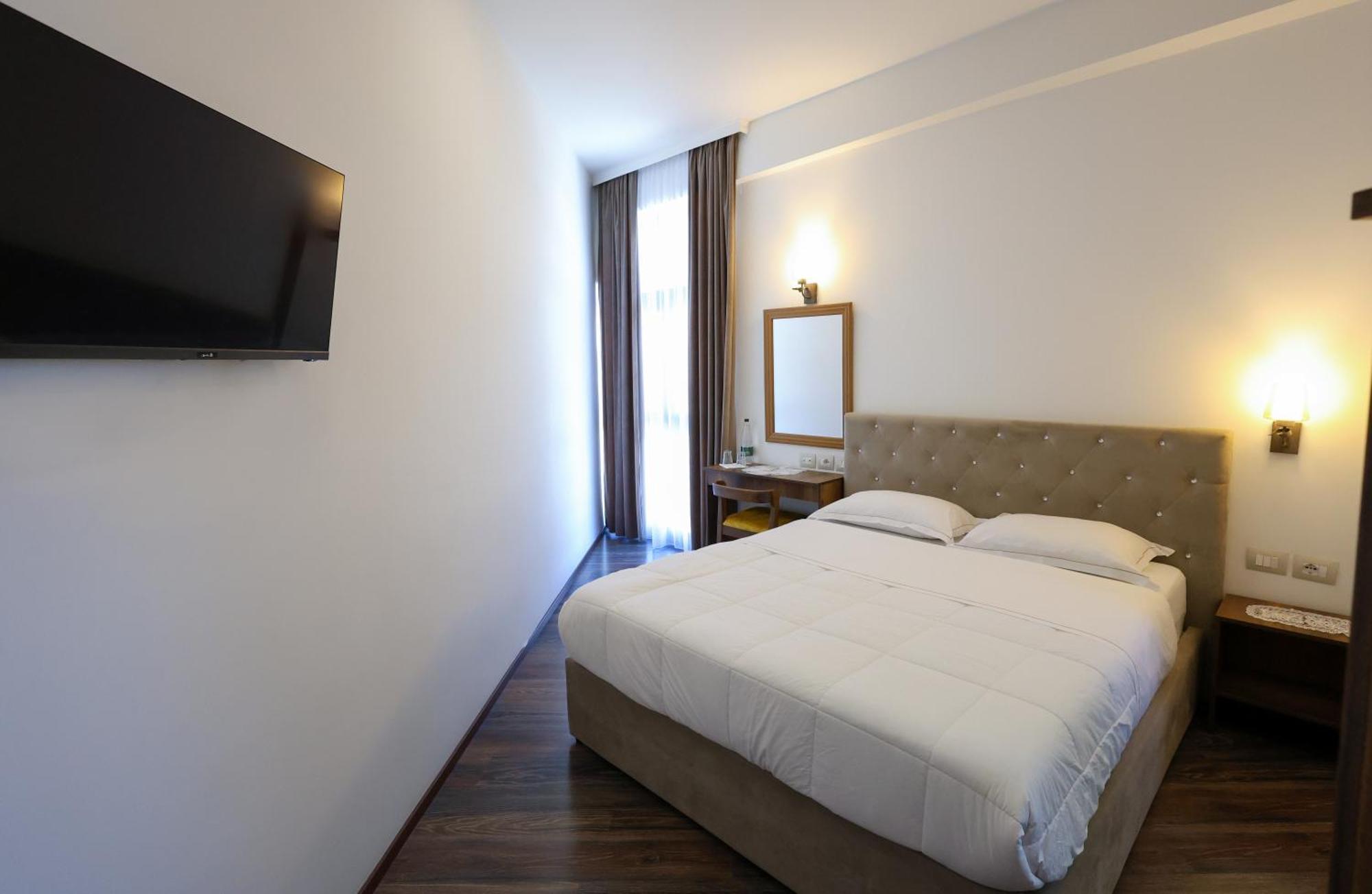 Hotel Republika Berat Exteriör bild