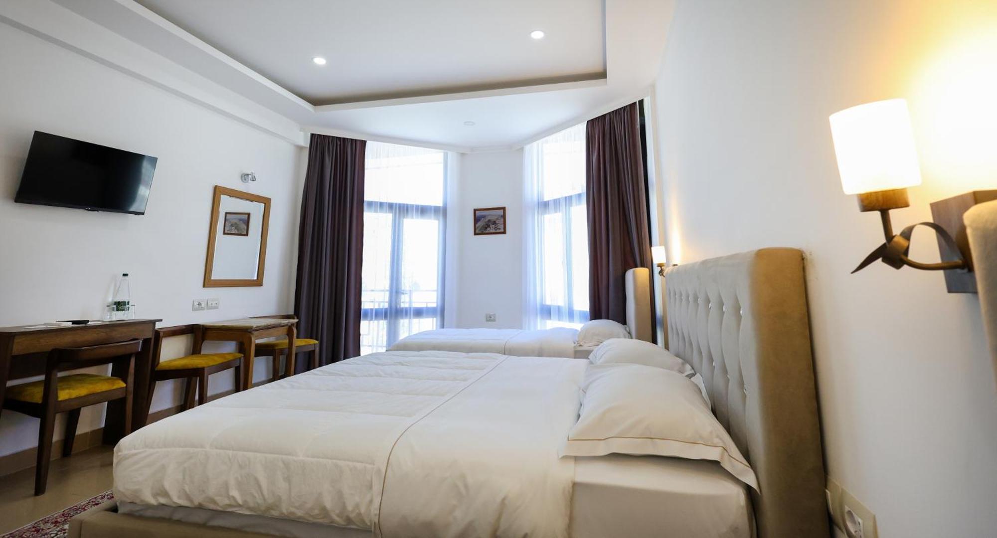 Hotel Republika Berat Exteriör bild