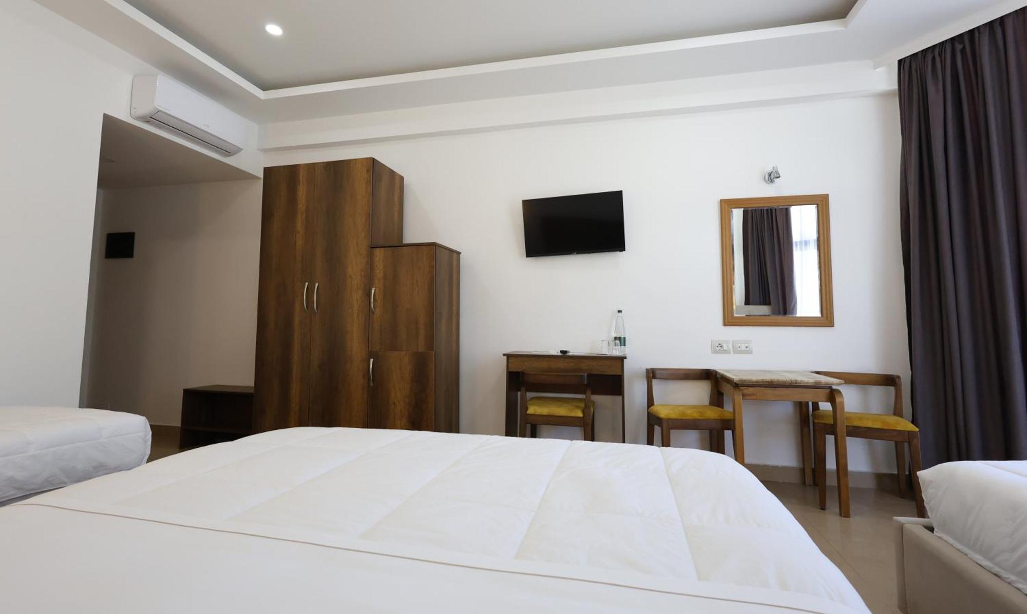Hotel Republika Berat Exteriör bild