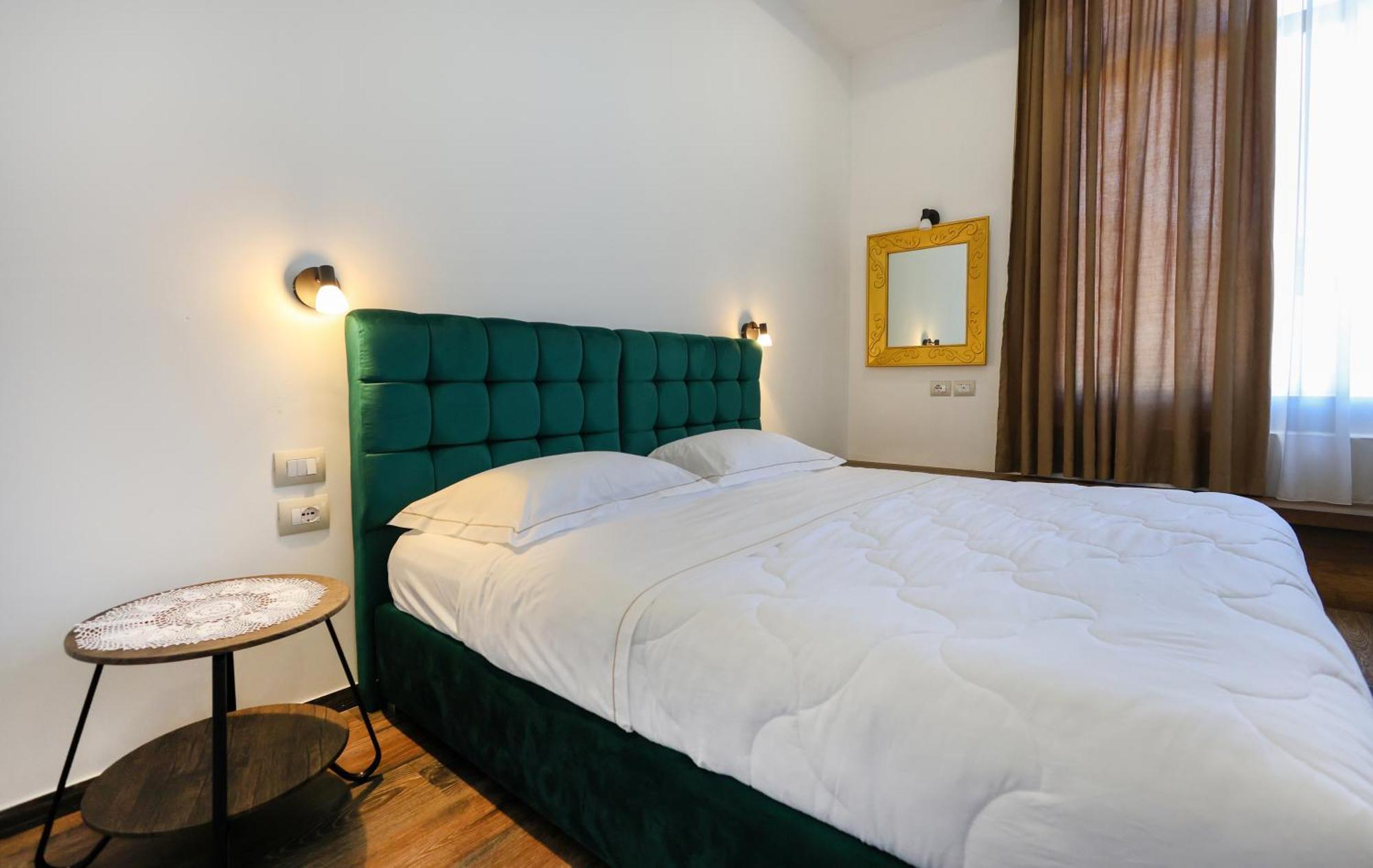 Hotel Republika Berat Exteriör bild